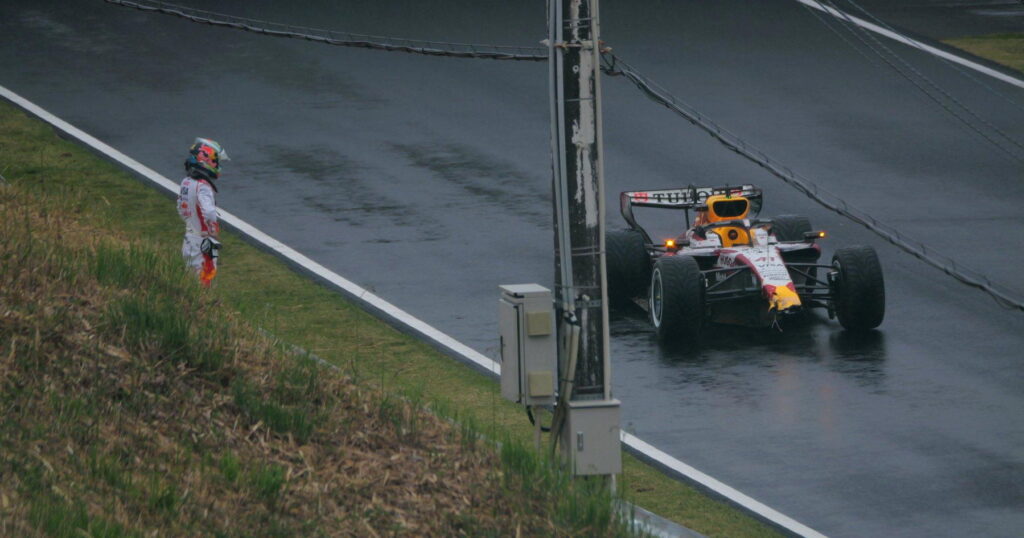 Arvid Lindblad suffers Pirelli tyre test crash at Suzuka