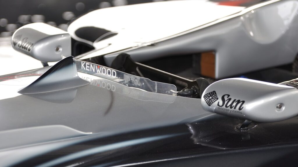 Monoplace de Formule 1 aux couleurs Mercedes, écurie de Lewis Hamilton