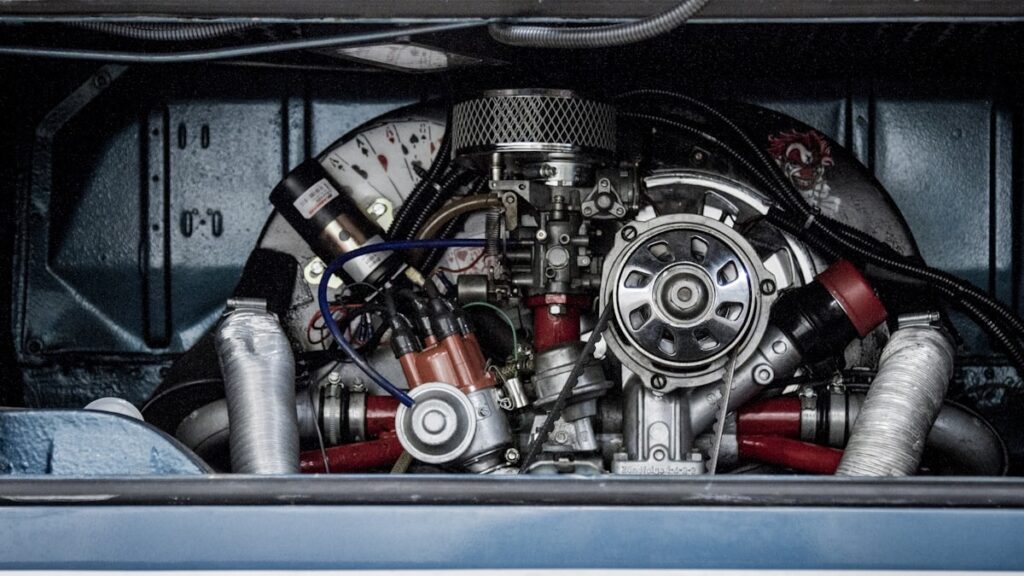 Moteur de voiture de course illustrant la technologie hybride de la F1