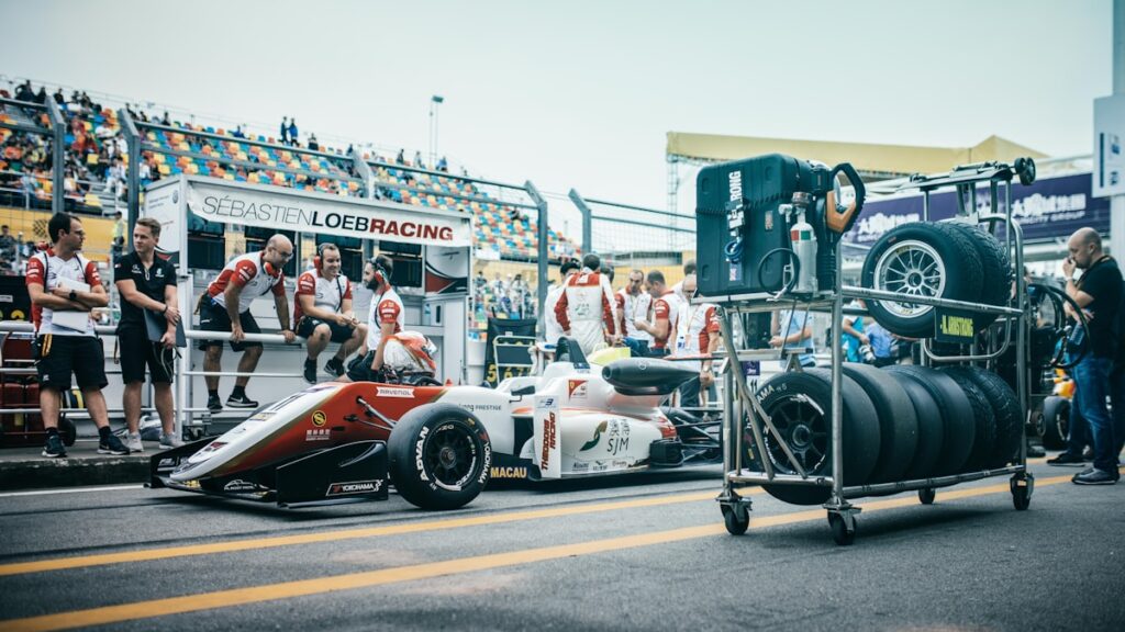 Pneus de course alignés représentant les différents composés en F1